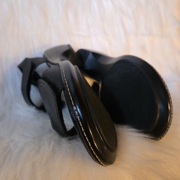 Rockport Classic Comfort Kitten Heel Genuine Leather Sandals (NWOT) - Picture 7 of 9